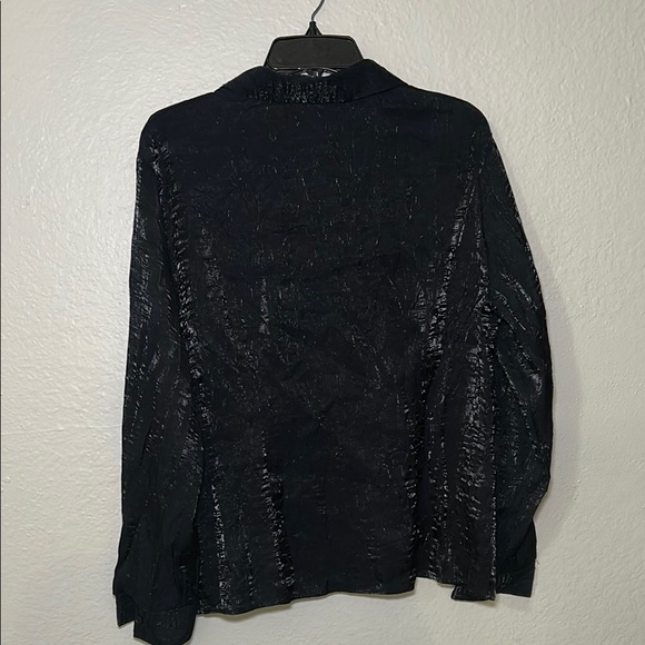 Black Textured Button-Up Shirt - Picture 6 of 7